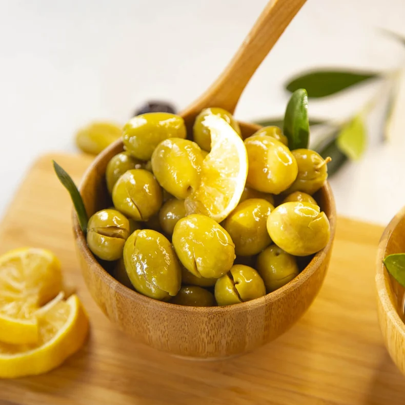 Green Cracked Olives Infused with Lemon & Peppers 1 Glass Jar DR. Net Wt. 48oz./3 LB.  1360g.